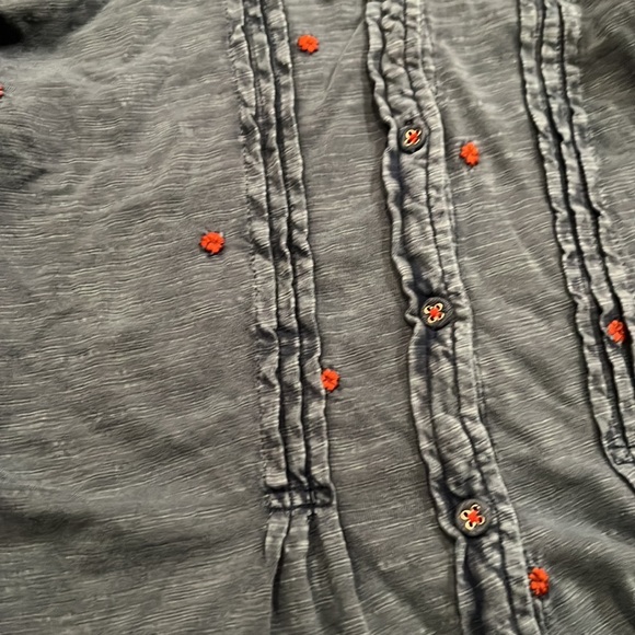 Lucky Brand Blouse Womens S Blue Red Embroidered Flowers Button Up Bohemian - Picture 2 of 3
